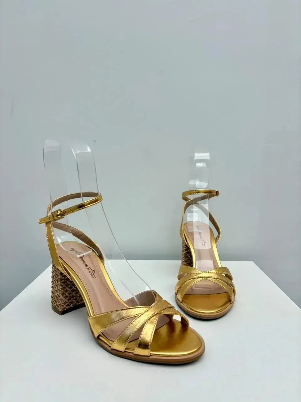 Sandália Gabi, Dourado