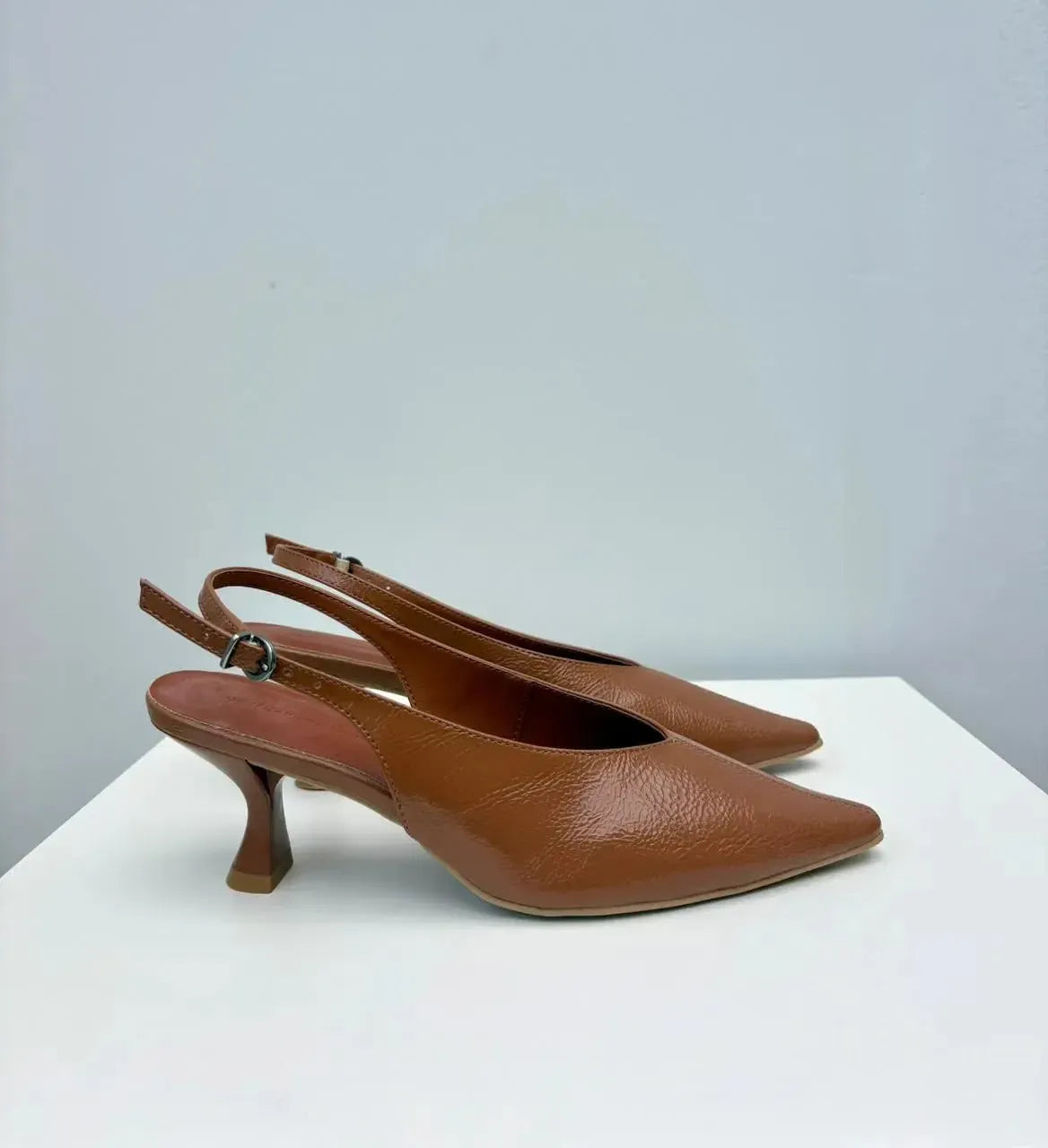 Scarpin Aline Slingback, Caramelo
