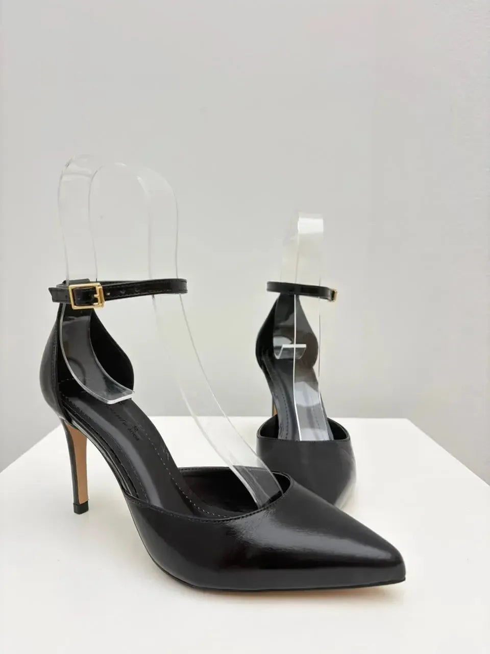 Scarpin Duda, Preto