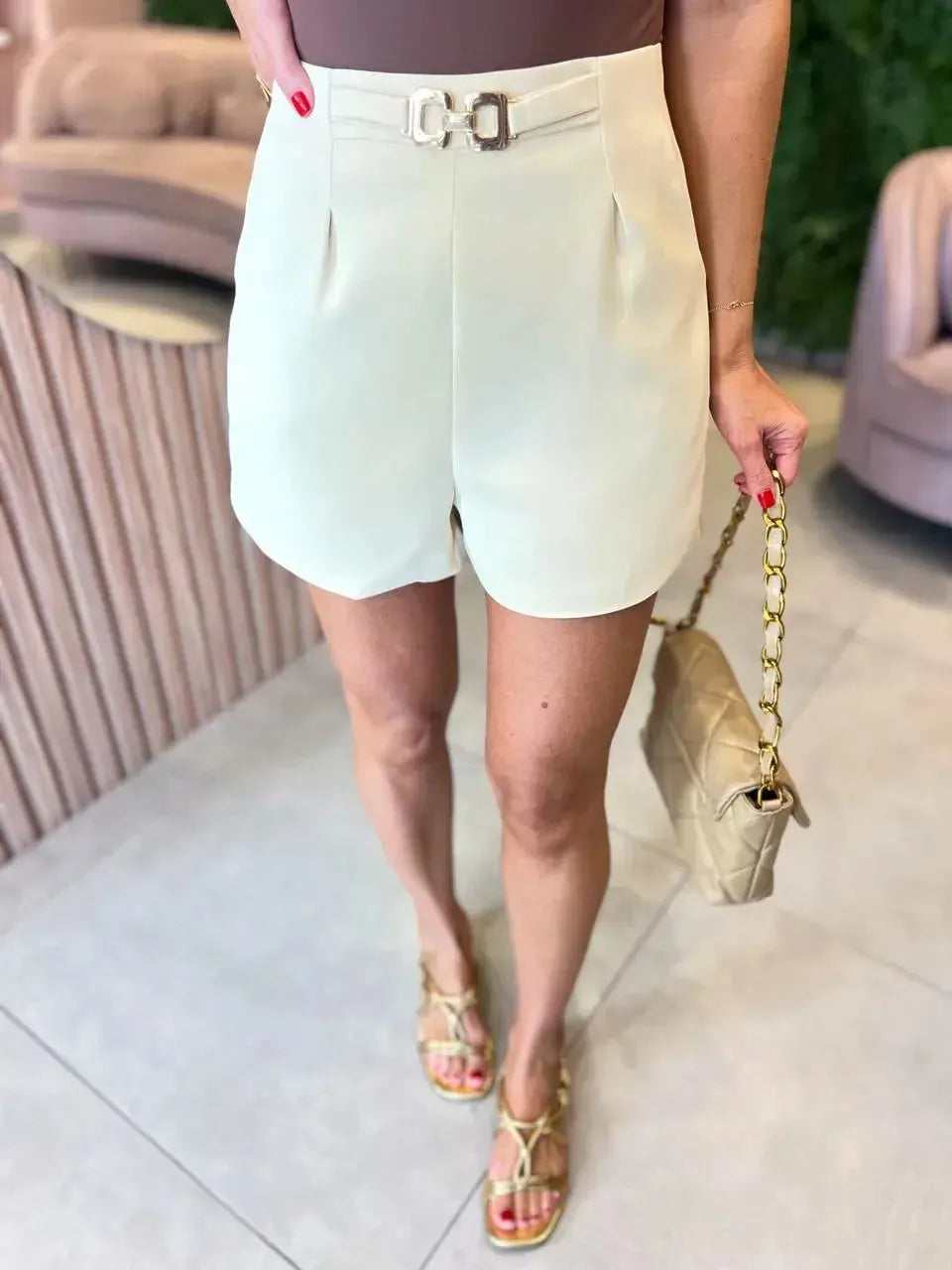 Shorts em Alfaiataria com Detalhe na Cintura, Bege