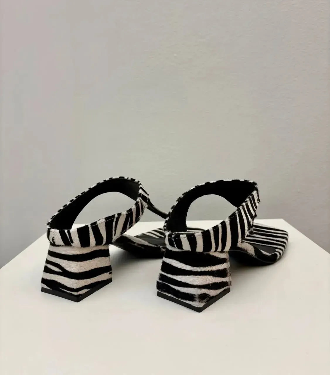 Tamanco Bianca, Zebra