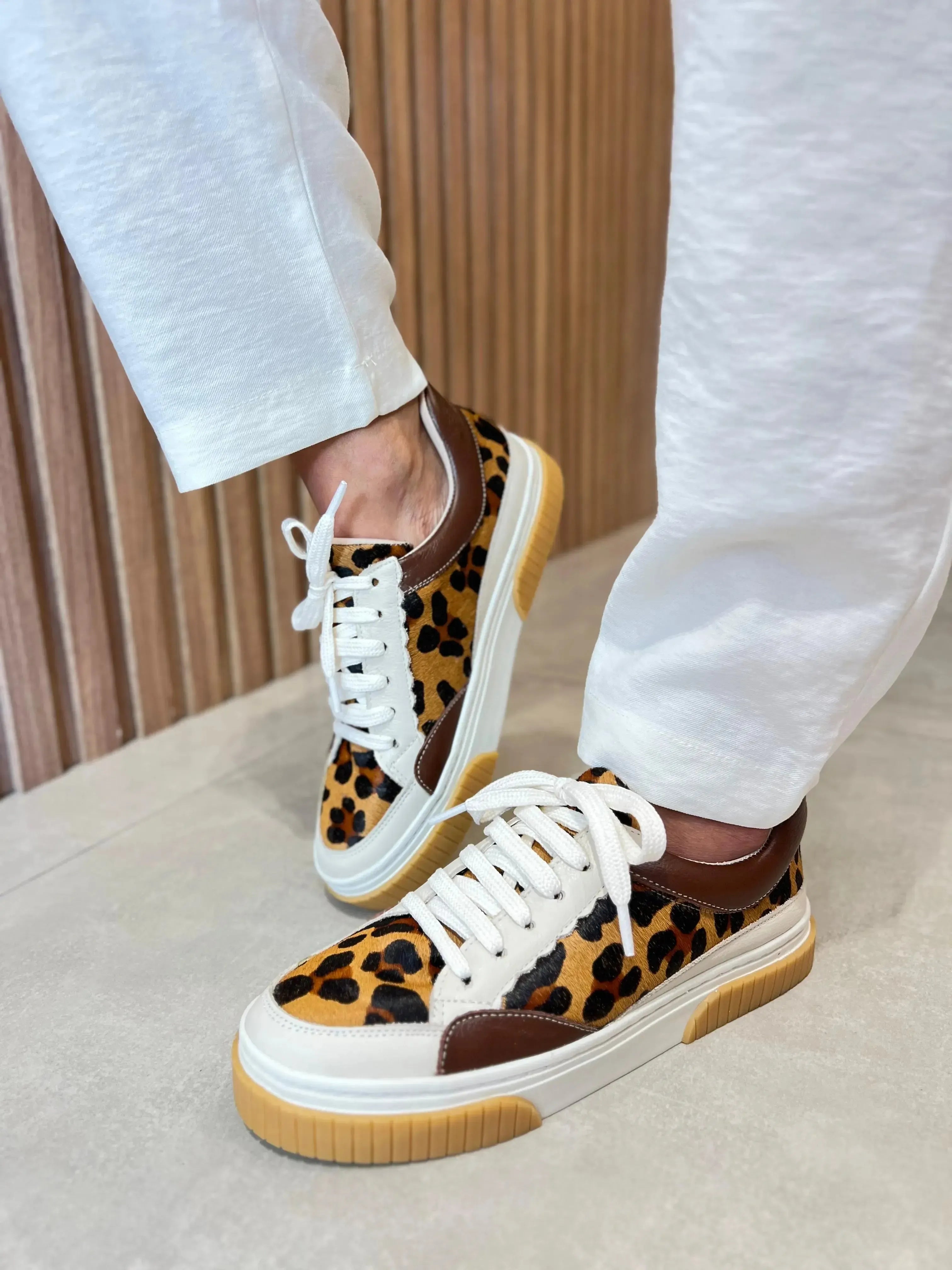 Tênis Fly em Couro Animal Print