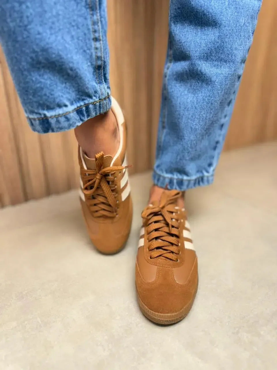 Tênis em Couro Slim Caramelo