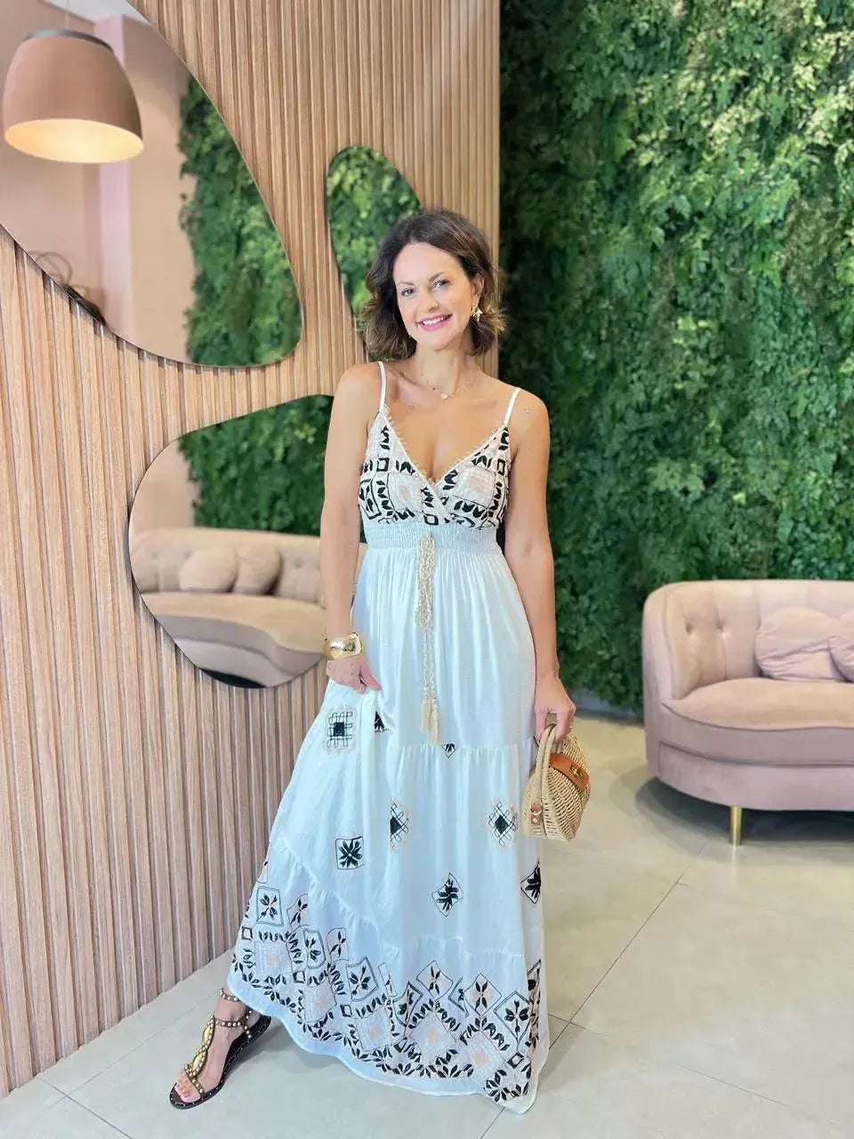 Vestido Longo Com detalhe em bordado , Preto