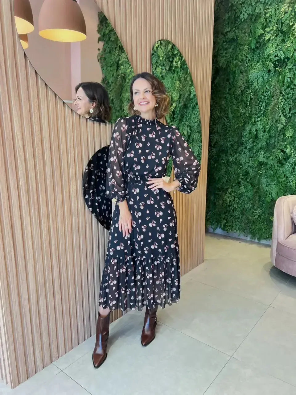 Vestido Midi em Tule com Estampa Floral, Preto com Rosa