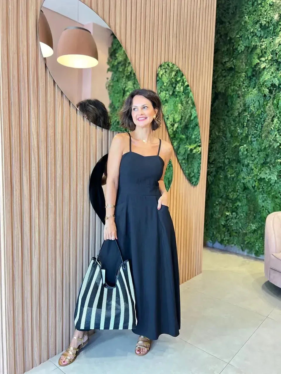Vestido Midi em liocel com Bolso de alcinha, Preto