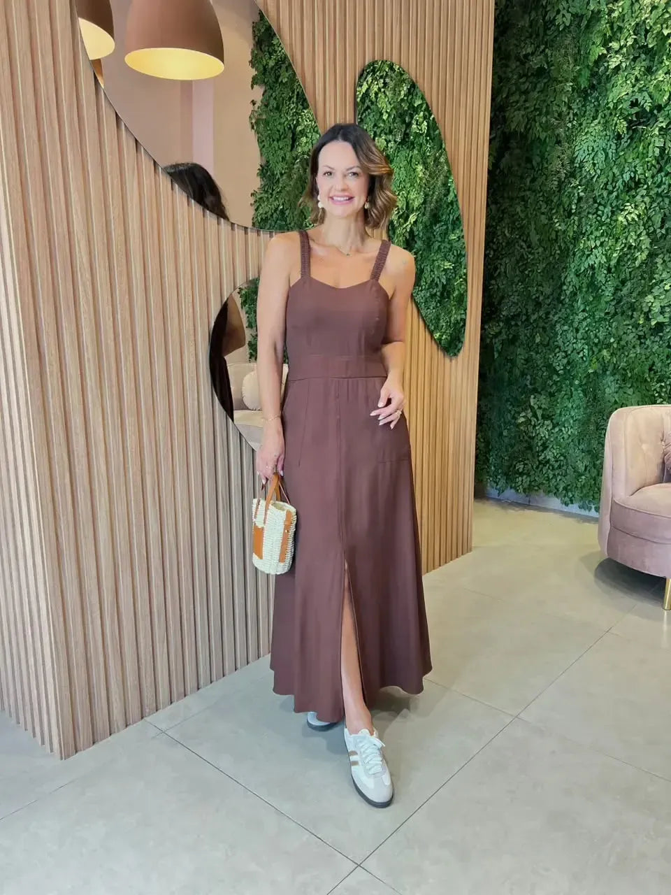 Vestido Sucesso com Fenda Frontal, Marrom
