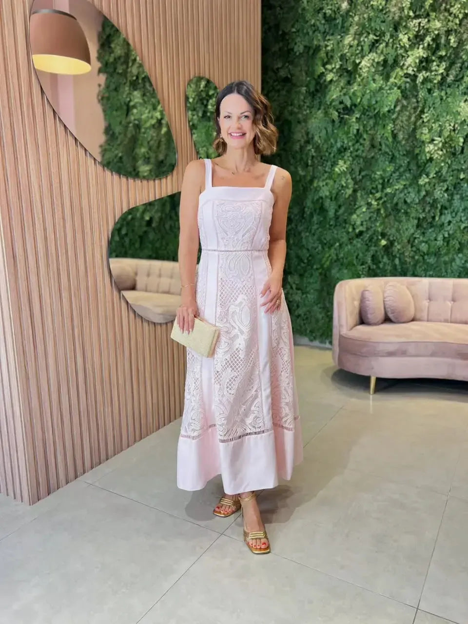Vestido com Renda e Saia Evase, Rosa