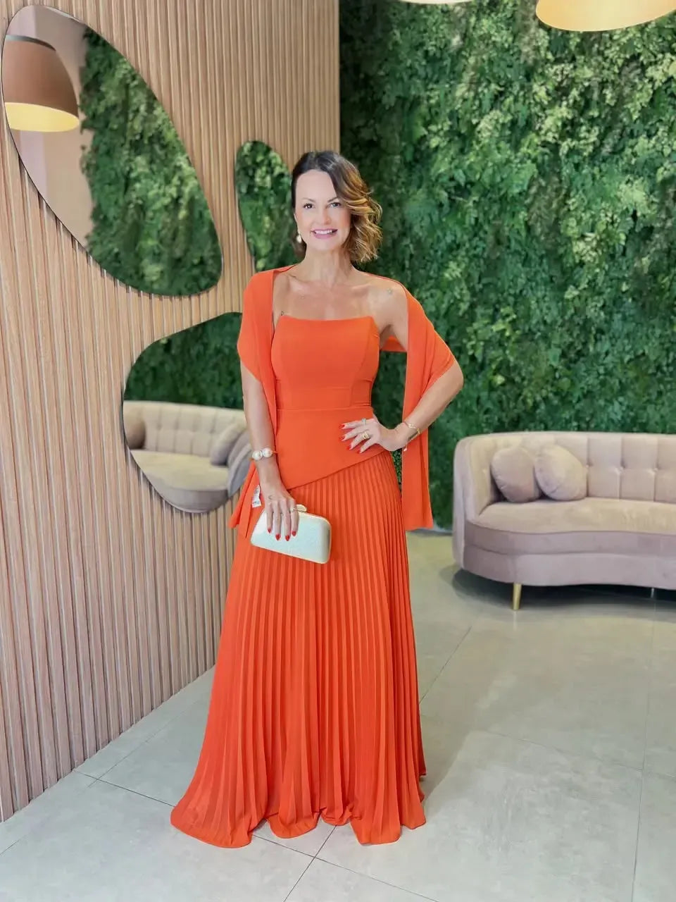 Vestido de Festa Longo com Detalhe Assimétrico, Laranja