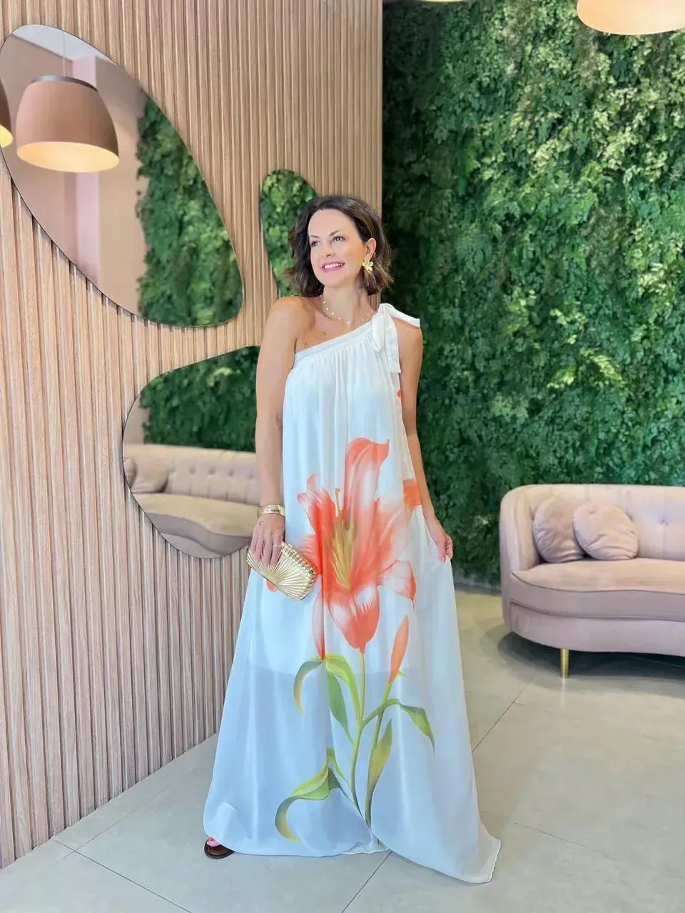 Vestido em Chiffon longo Off-white com flor laranja