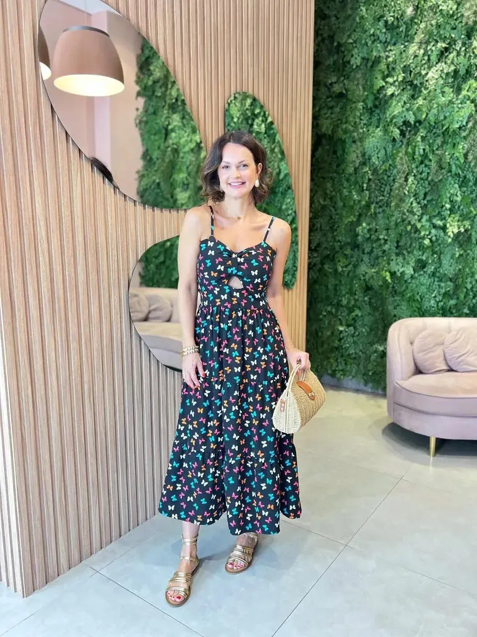 Vestido em Crepinho com Abertura no Busto, Borboletas