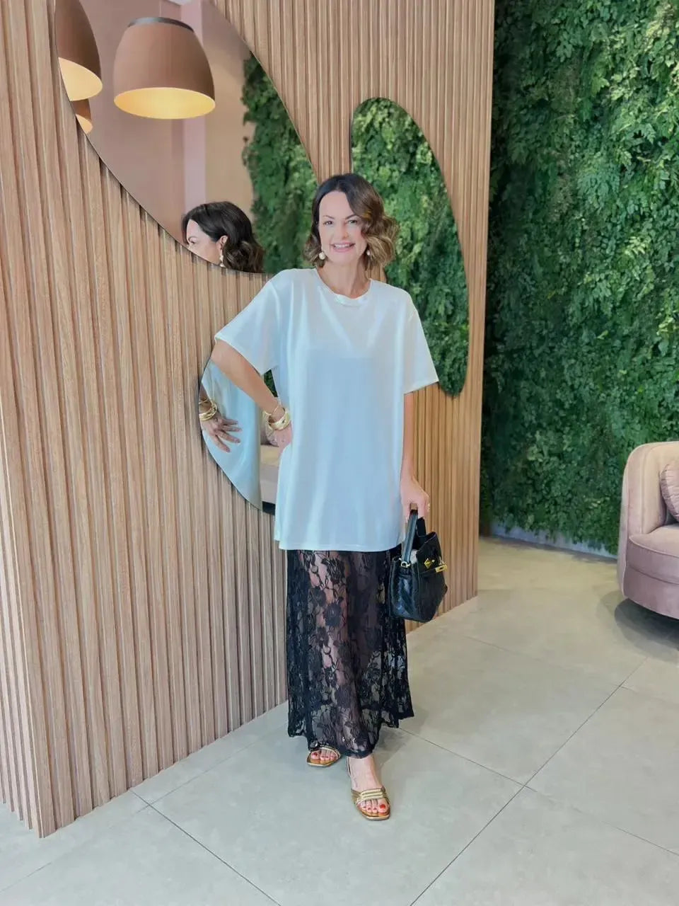 Vestido em Renda Preta + Máxi Tshirt Branca