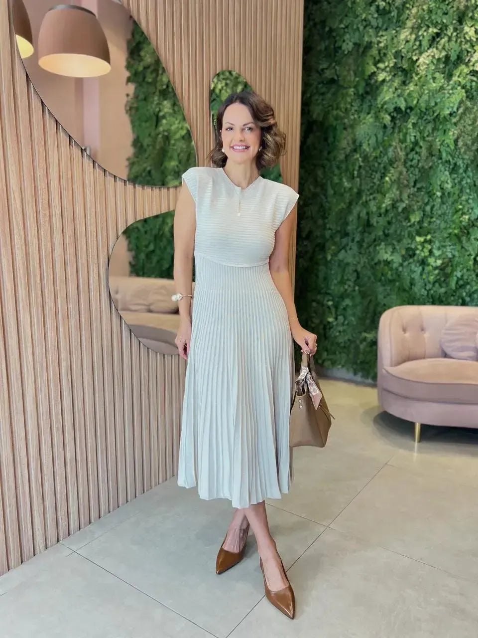 Vestido em Tricot Midi Plissado na Barra,Cru