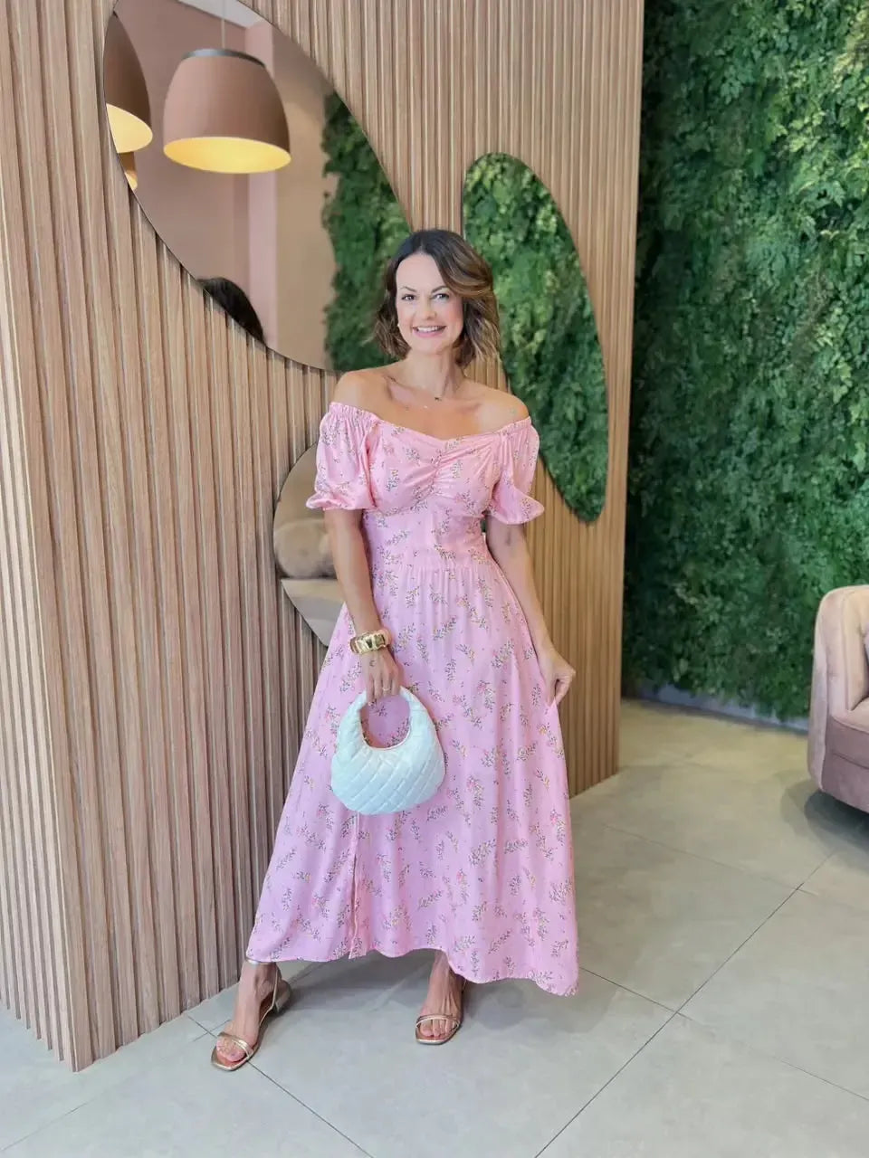Vestido em Viscolinho Rosa com Mini Flor