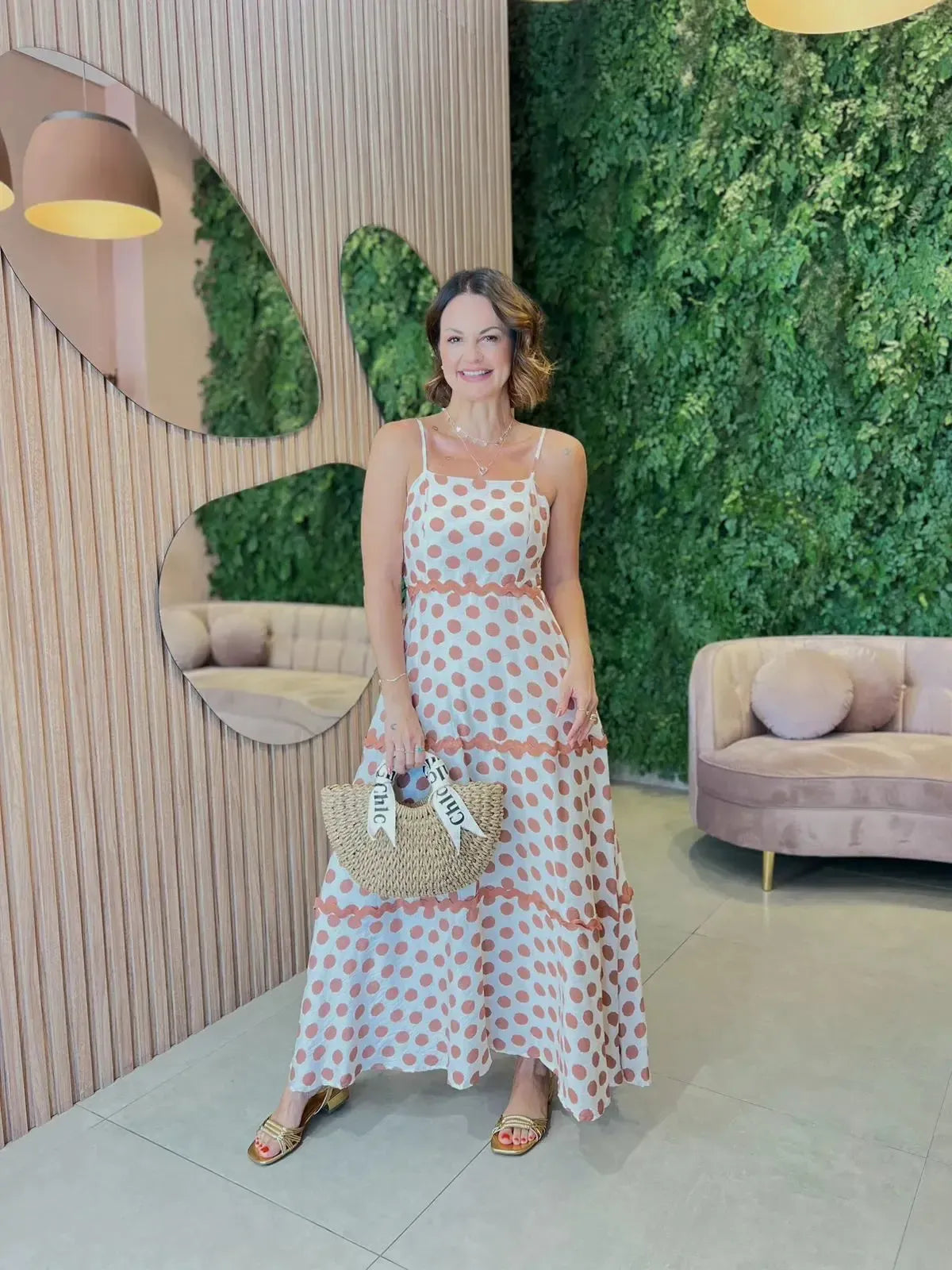 Vestido em Viscose Poa Terracota com Fundo Branco
