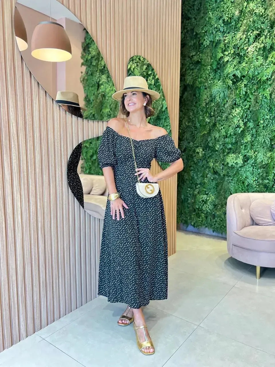 Vestido em viscolinho Preto Detalhe no busto , Póa