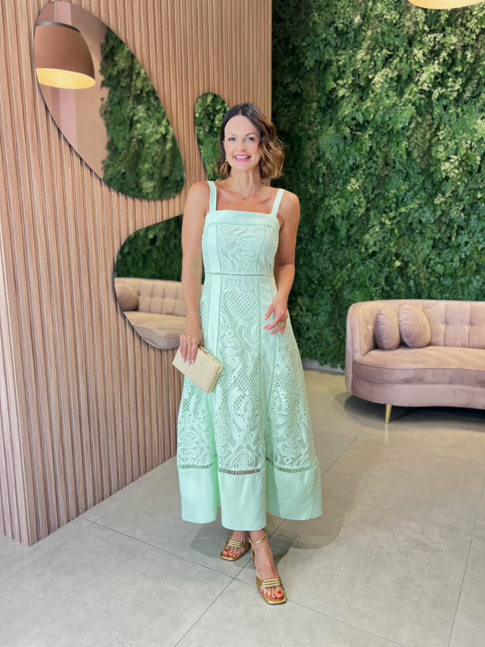 Vestido com Renda e Saia Evase, Verde
