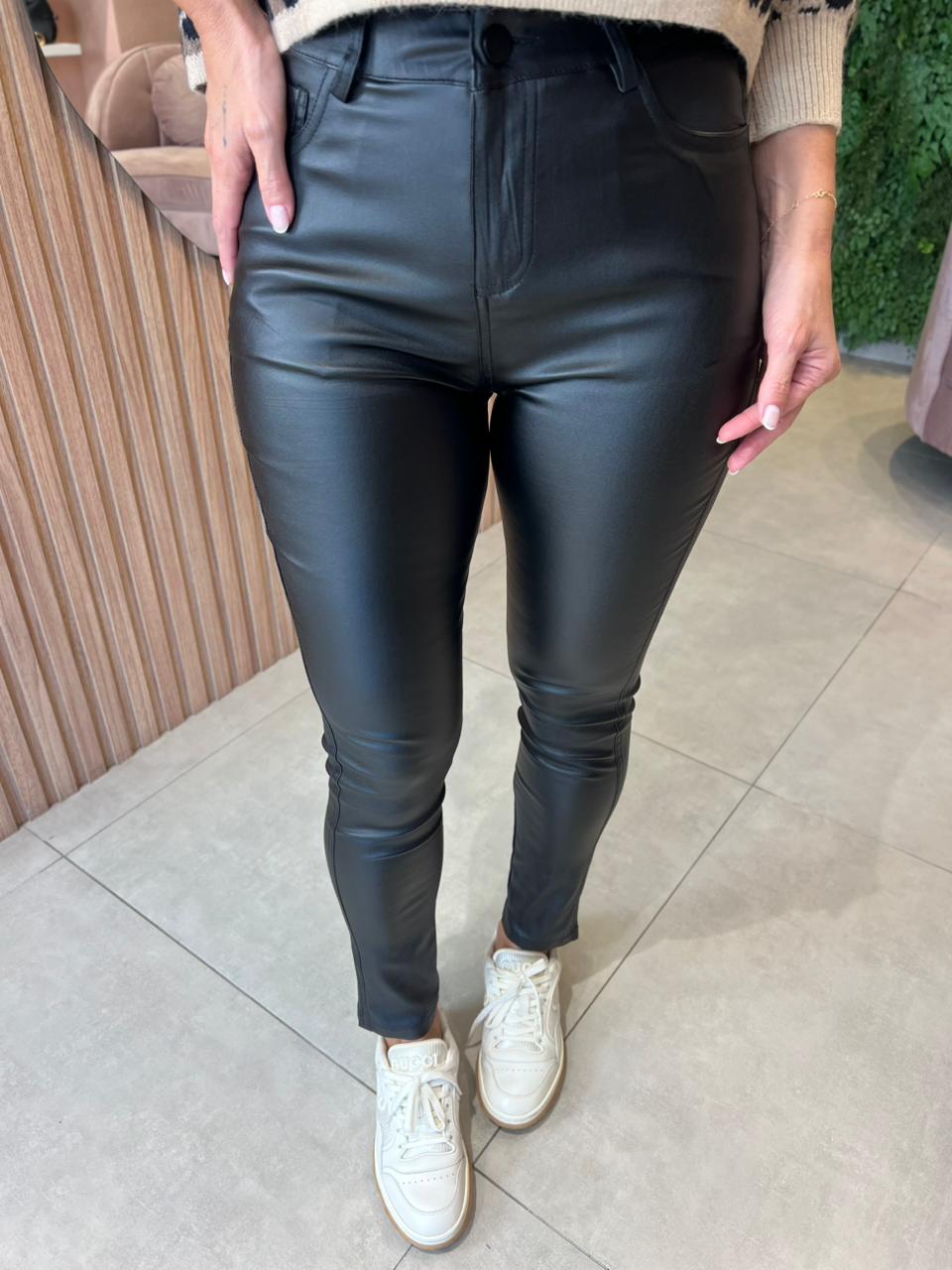 Calça Resinada, Preta