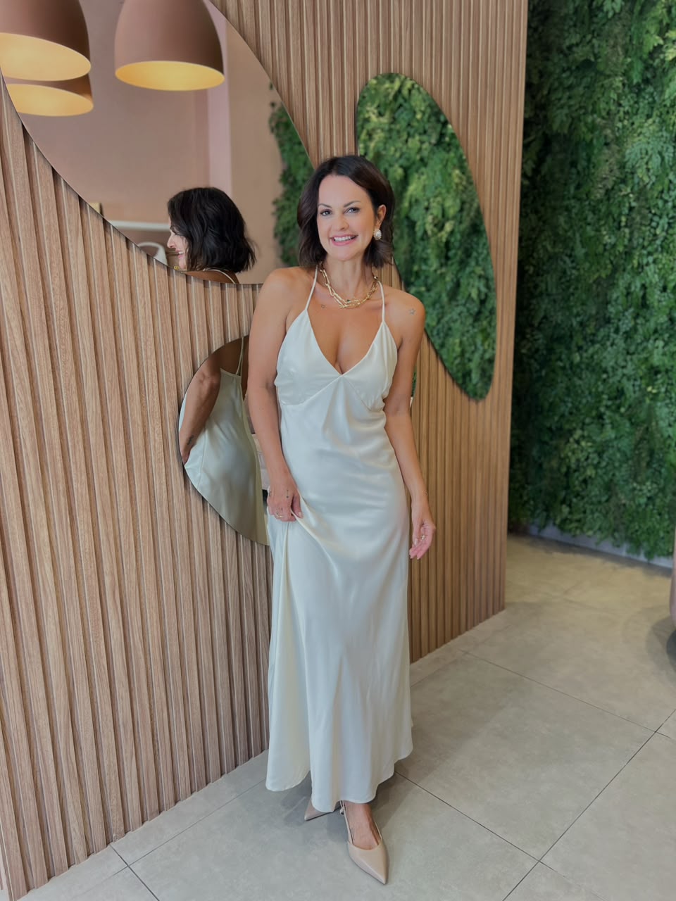 Vestido em Cetim com Decote, Off White