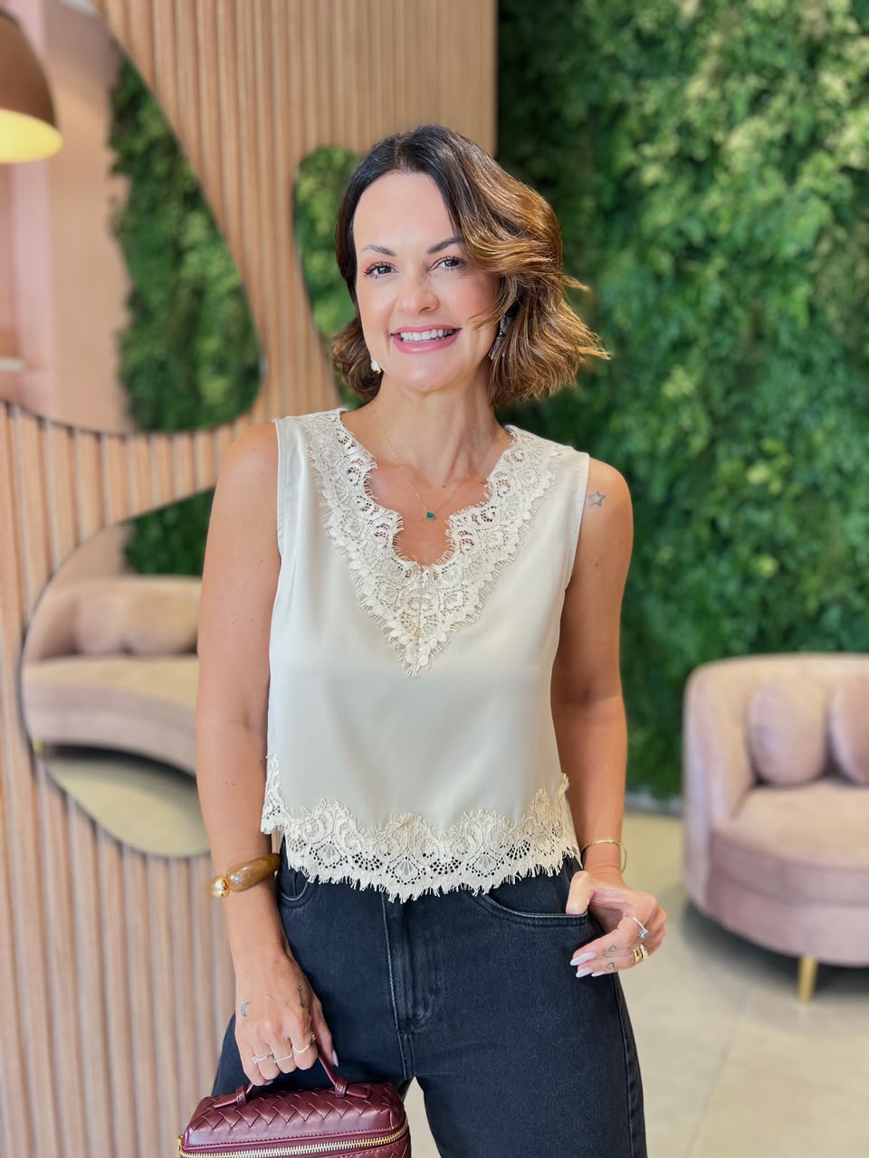 Blusa em Crepe com Detalhe Renda, Bege