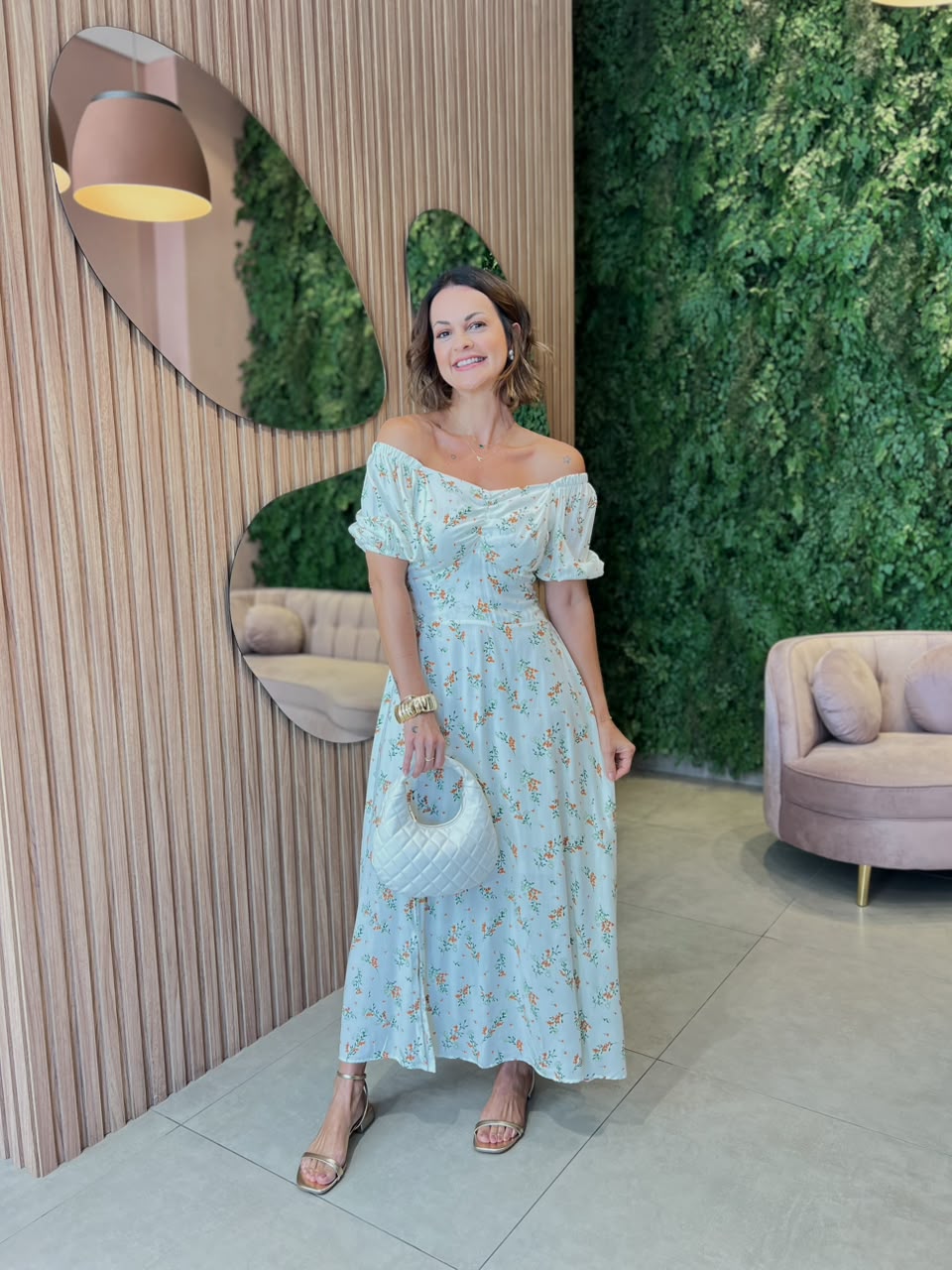 Vestido em Viscolinho Off White com Mini Flor