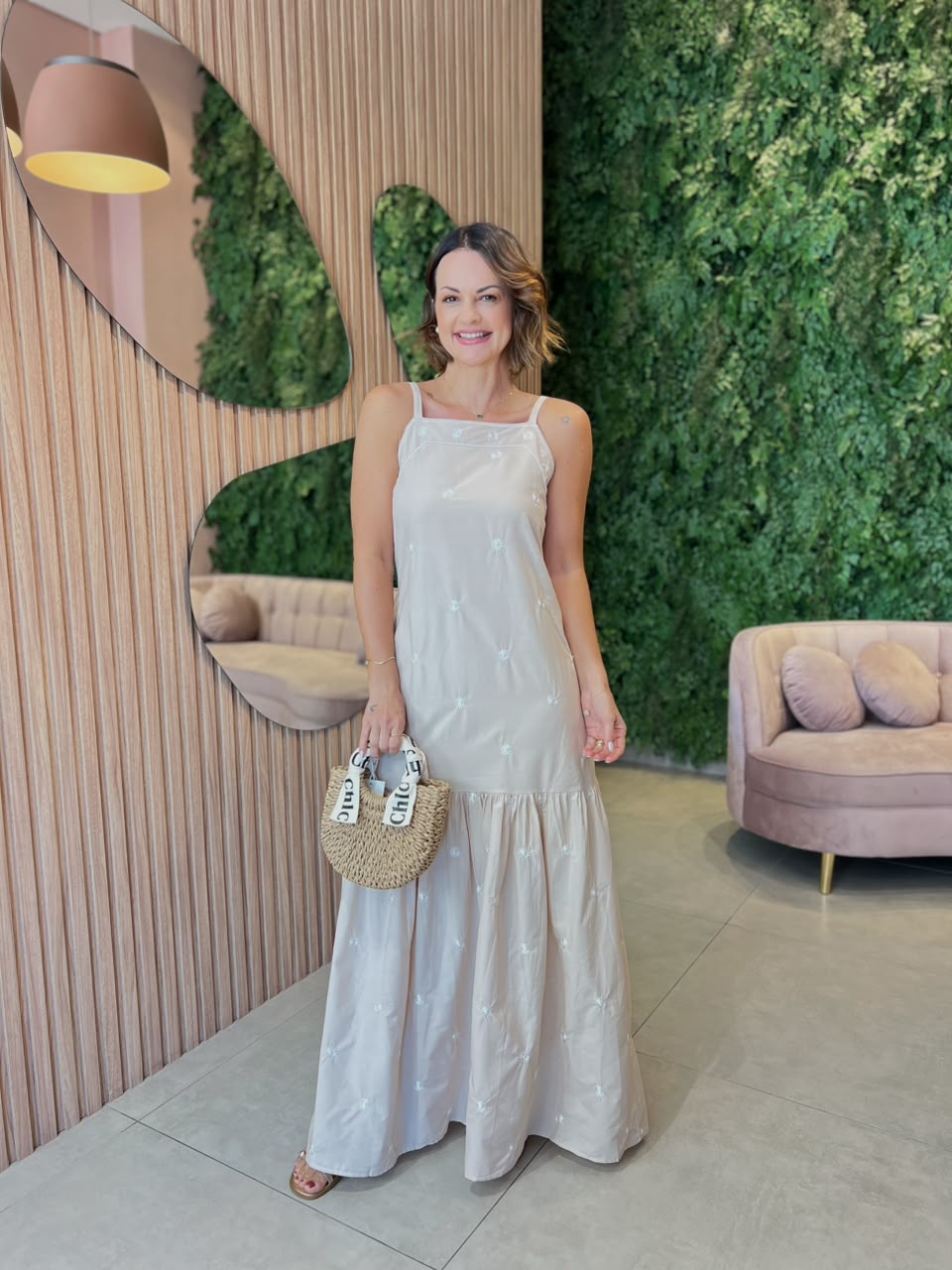 Vestido em Tricoline com Flor Bordada, Bege com Bordado Off White