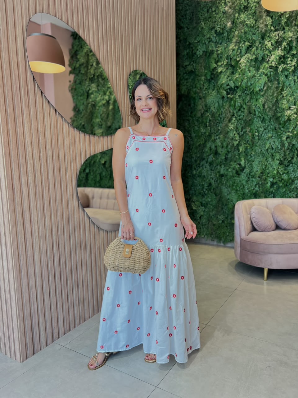 Vestido em Tricoline com Flor Bordada, Off White com Bordado Vermelho