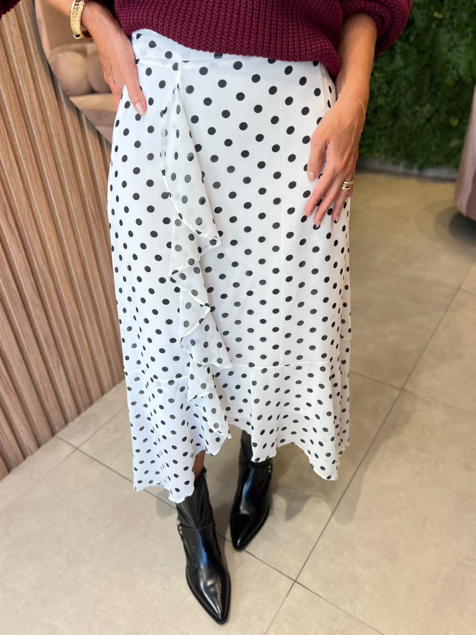 Saia Poa Assimétrica em Chiffon, Branca